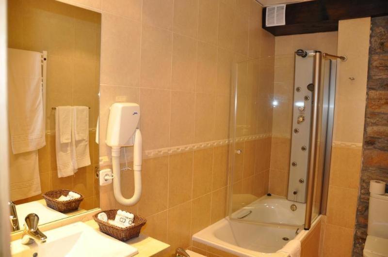 Hotel Mirador De Barcia Ribeira De Piquin Ruang foto